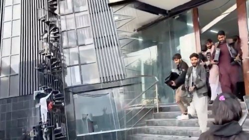 From Laptops To Furniture And Cutlery, Islamabad Residents Loot A Chinese Call Center After Raid: Watch