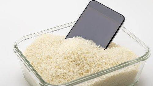 Stop using rice to save your wet phone, Apple warns. What to do instead.