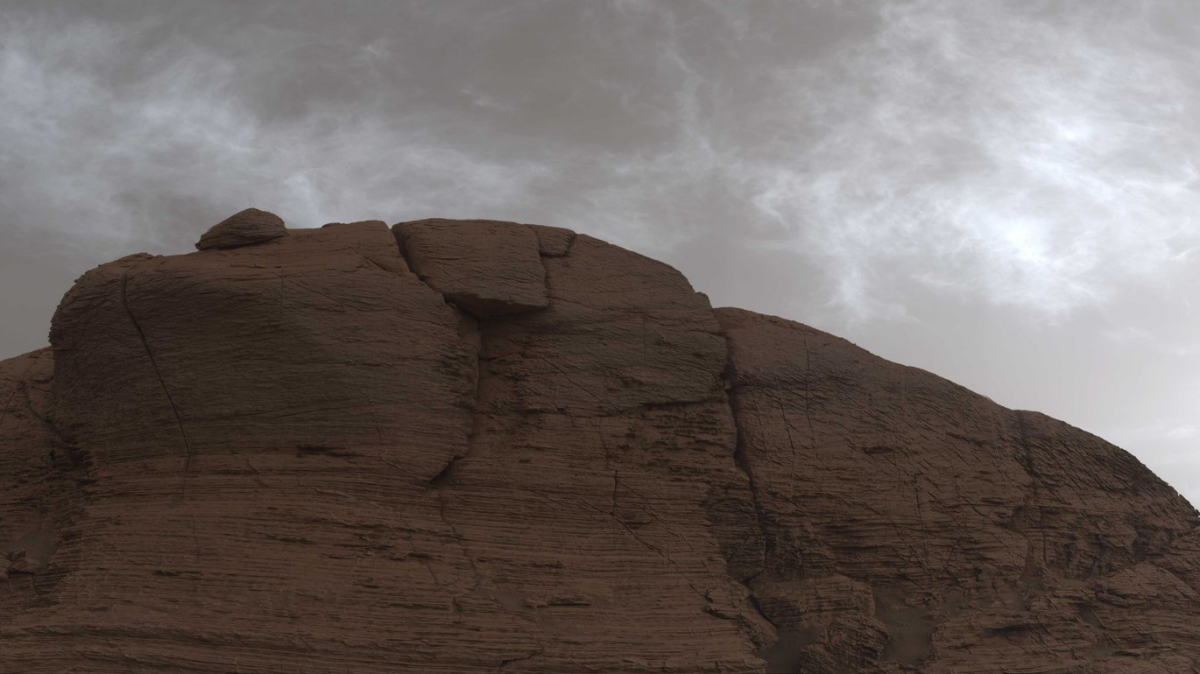 NASA Mars rover sends back photos of shimmering, otherworldly clouds