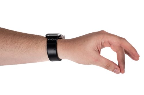 This New Apple Watch Band Tracks Finger Gestures To Control The Watch
