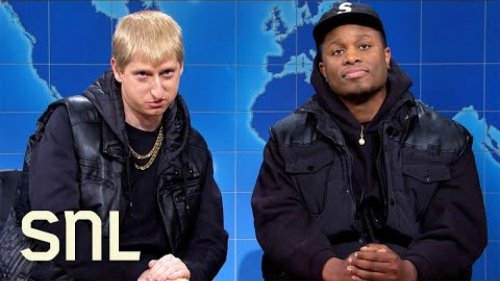 Michael Che asks lactose-intolerant rappers Milly Pounds and Shirty to explain the British Monarchy on Weekend Update