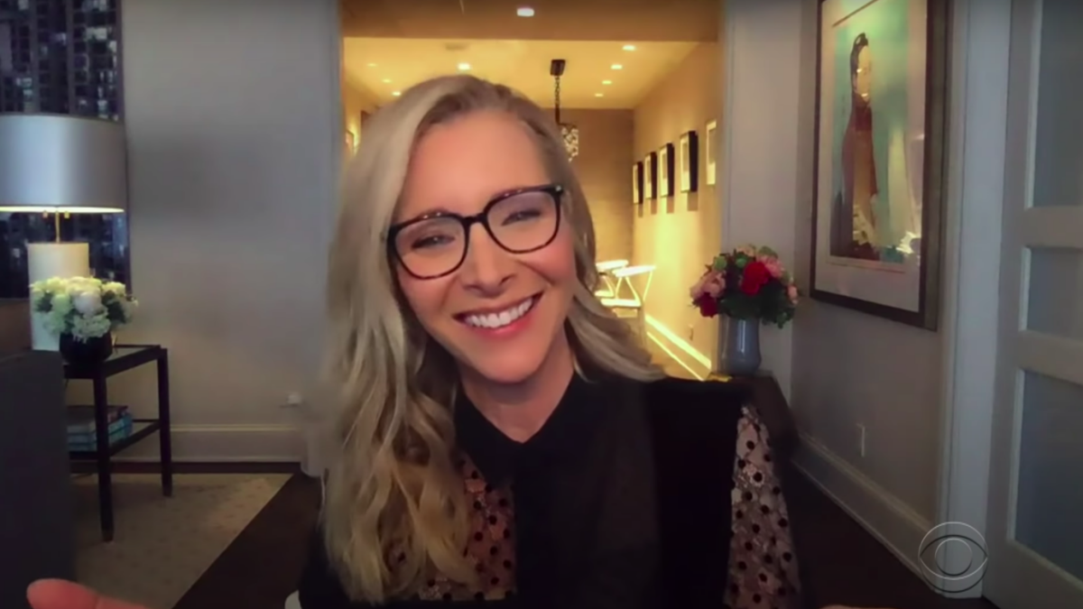 Lisa Kudrow talks to Stephen Colbert about returning to the 'Friends' set