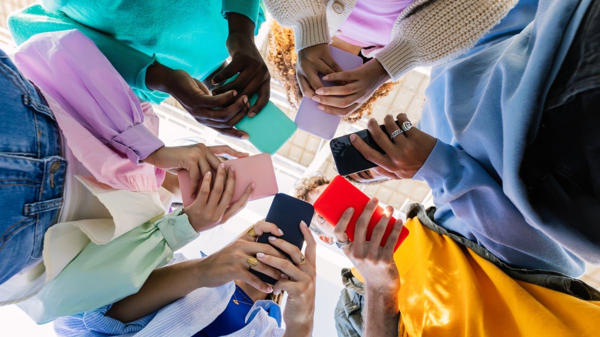 Nearly half of U.S. teens say they're online 'almost constantly ...