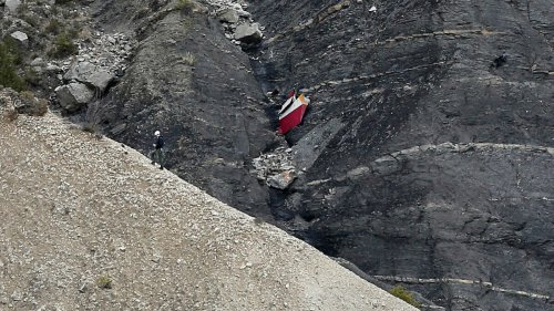 Germanwings co-pilot wanted to 'destroy the plane'