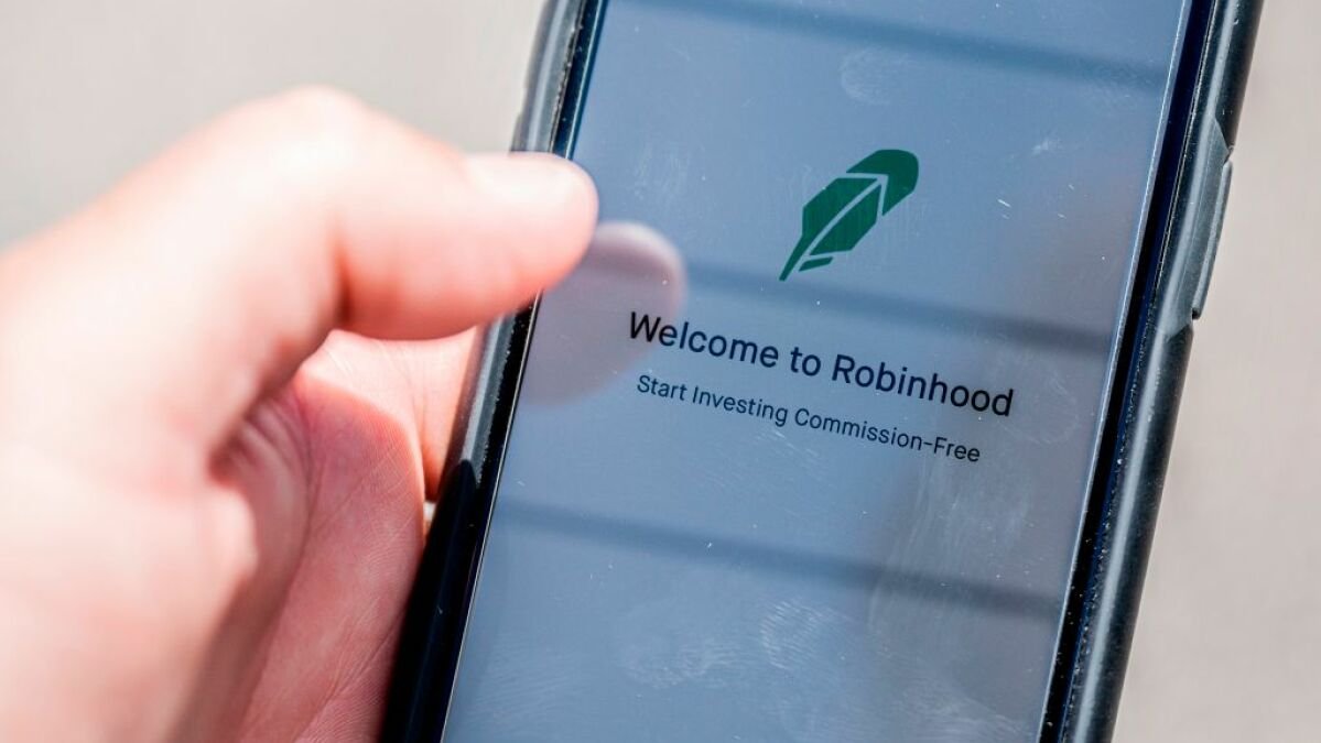 Robinhood no longer allows users to buy GameStop, AMC, BlackBerry shares