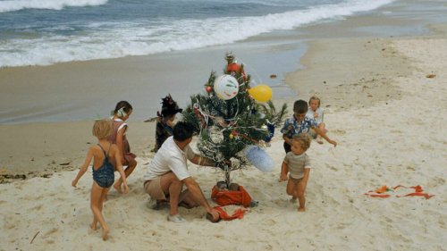 How people celebrate Christmas on the beach