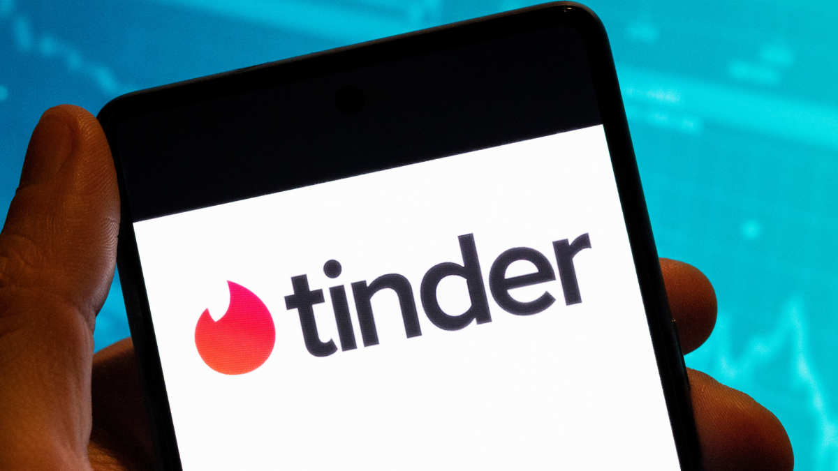 Tinder will soon let AI pick your dating profile photos for you
