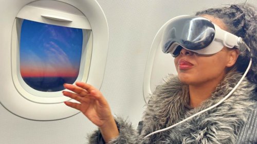 I used the Apple Vision Pro on a flight to Costa Rica — and it was chaotic
