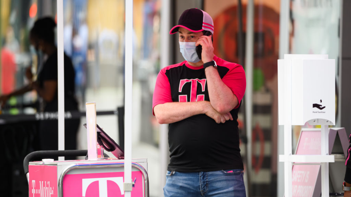 T-Mobile Customer? Here's What to Do After That Massive Hack - cover