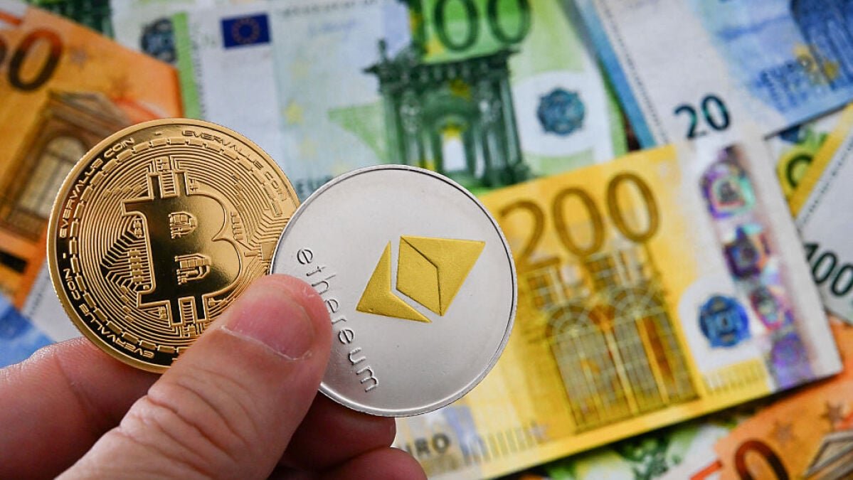 Bitcoin drops below $60,000, despite Trump's embrace