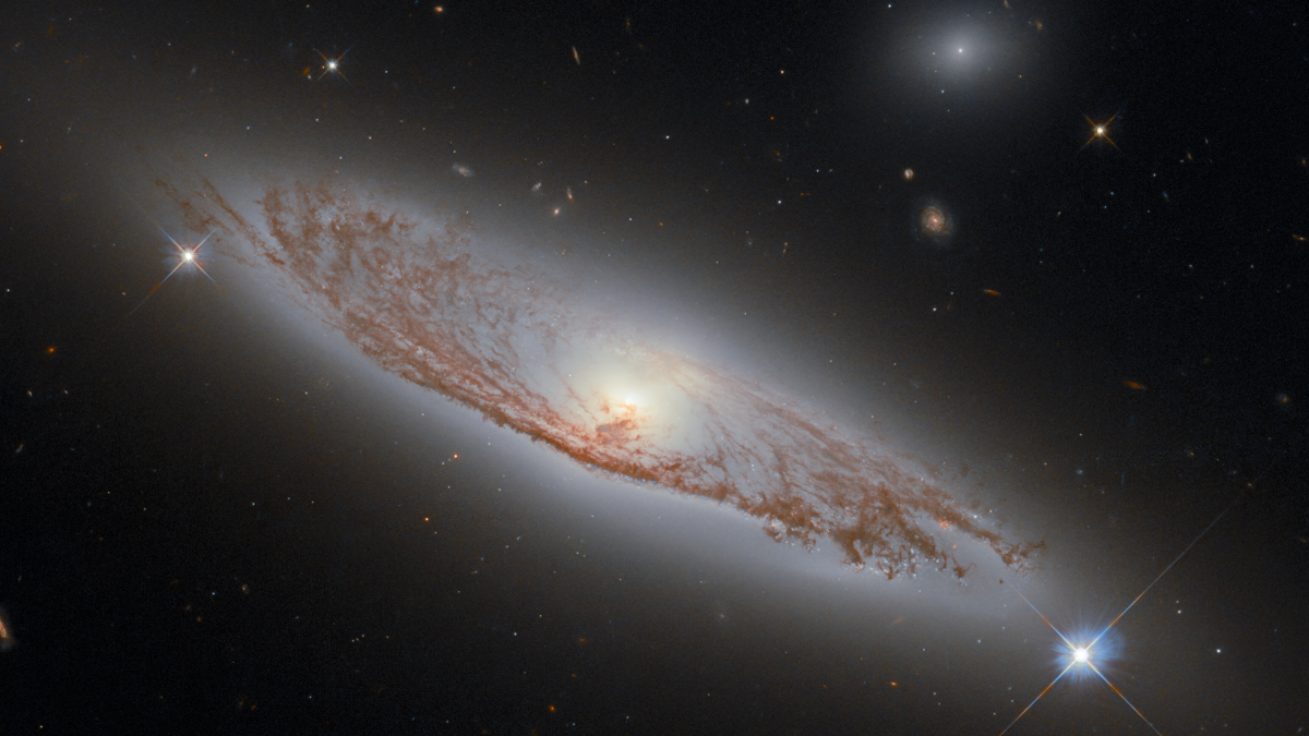 Hubble captures a luminous spiral galaxy looking all chill and relaxed