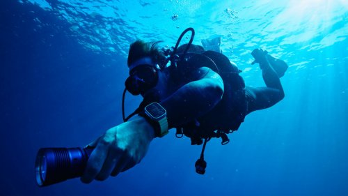 The Oceanic+ app is here, turning Apple Watch Ultra into a diving computer