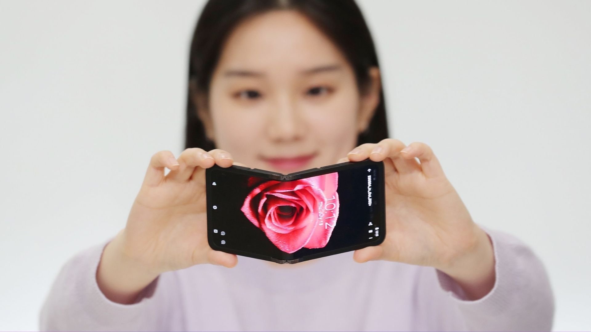 Samsung unveils gamechanging concept phone with insideout folding at