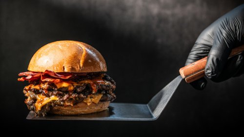 12 Celebrity Chef Tips For The Perfect Burger