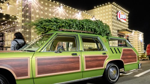 Chevy Chase Just Lit Up Raising Cane's Chicago Restaurant Clark Griswold-Style