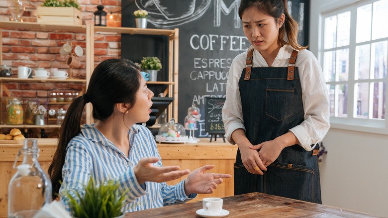 12 Restaurant Red Flags You'll Wish You Watched Out For