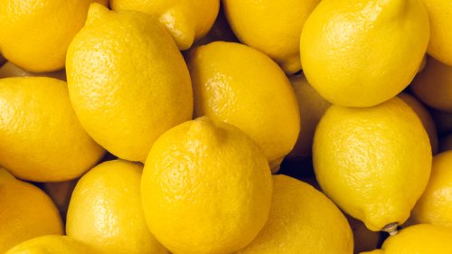 Here's Why You Should Never Put A Lemon In Your Drink