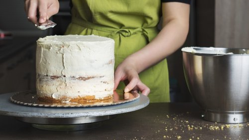 The Cake Decorating Technique That's Perfect For Beginners