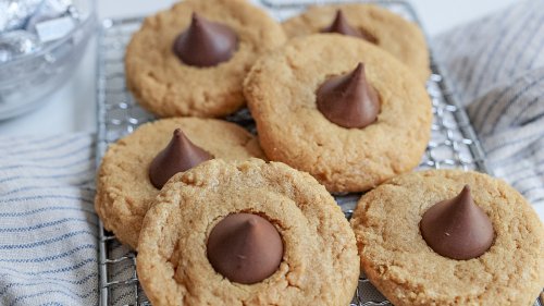 4-Ingredient Peanut Butter Blossom Cookies Recipe