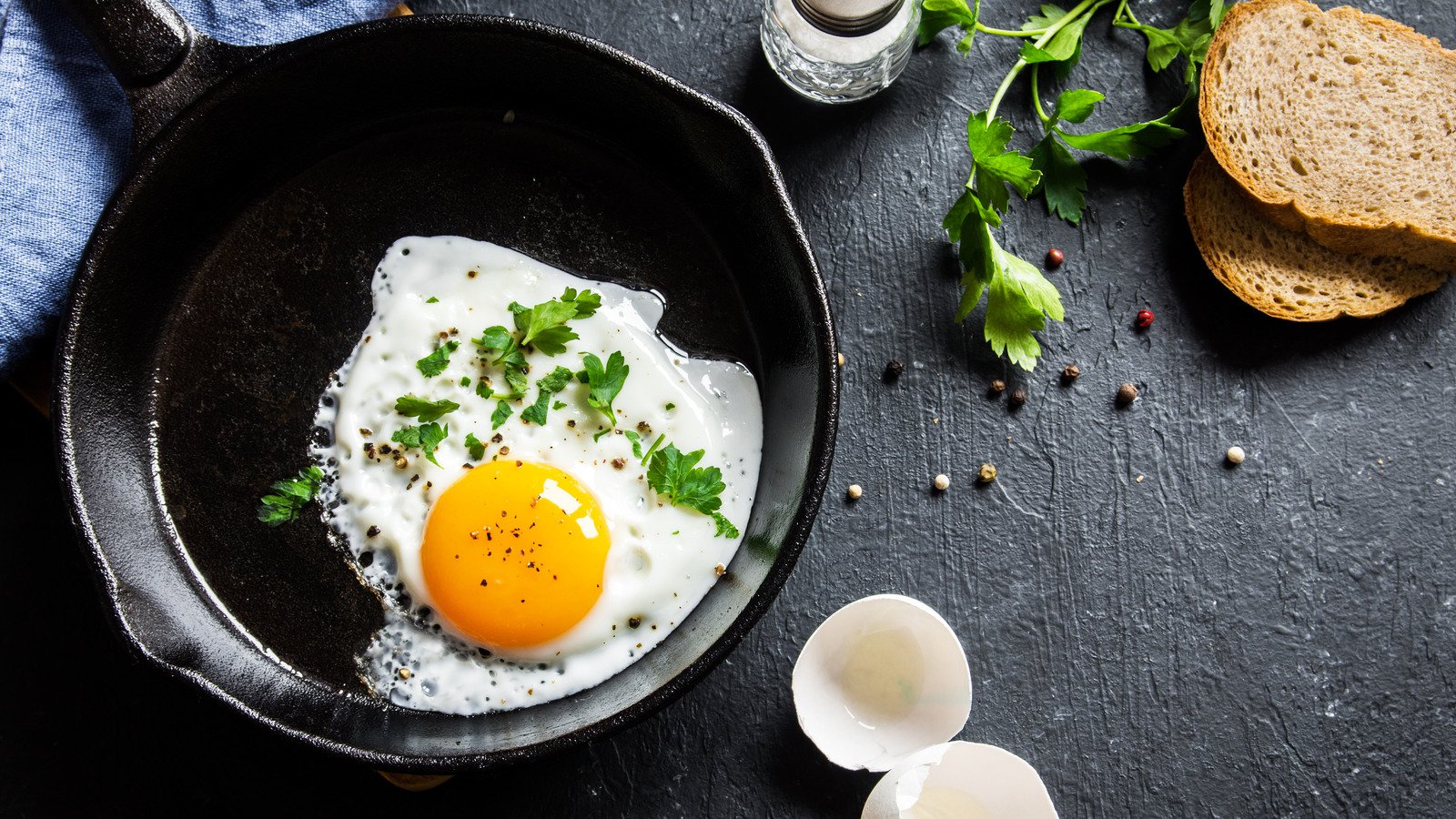 Big Mistakes Everyone Makes When Frying Eggs