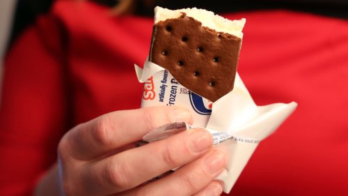 Before Cookies, The Ice Cream Sandwich Was Sold Between Something Way More Boring