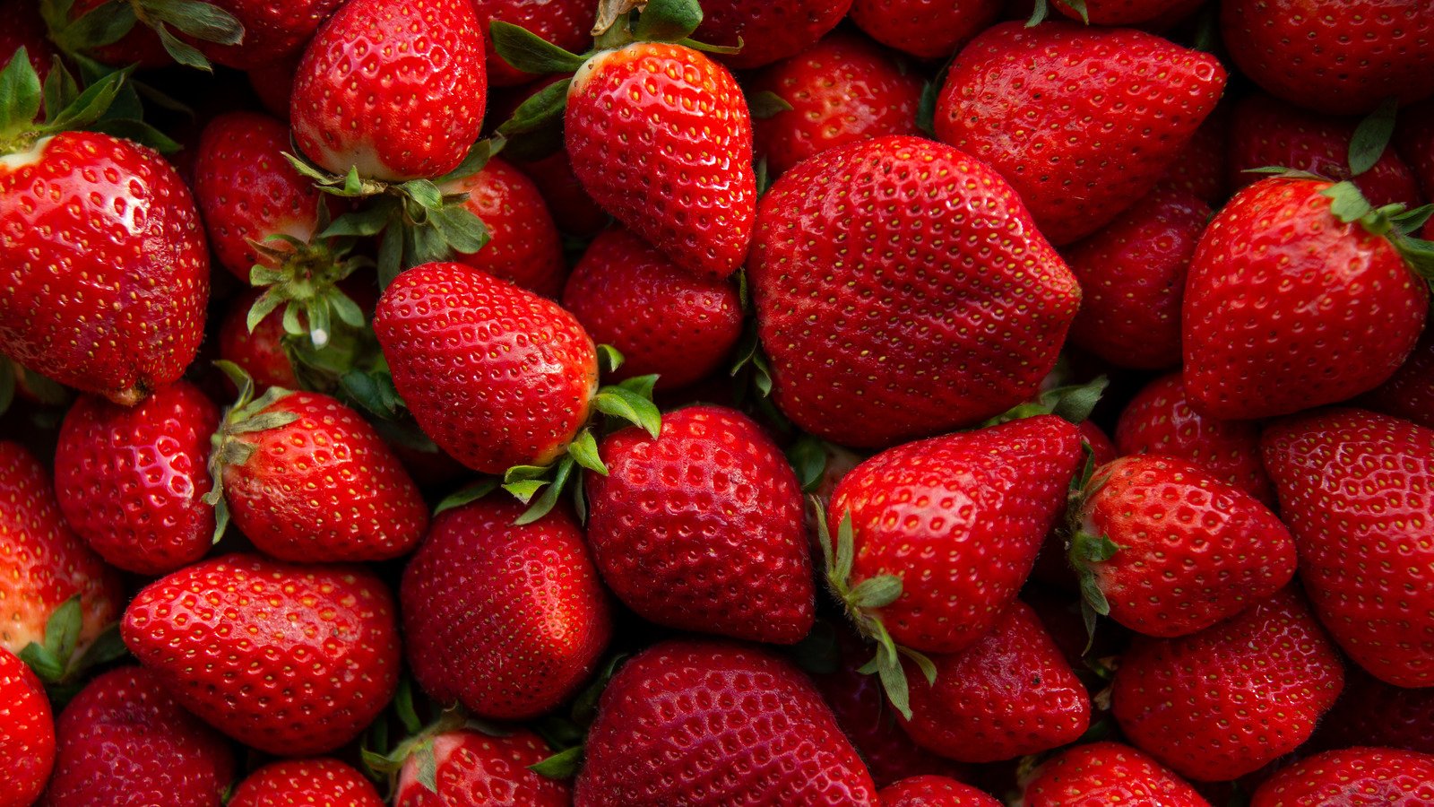 Here's How To Choose The Best Strawberries