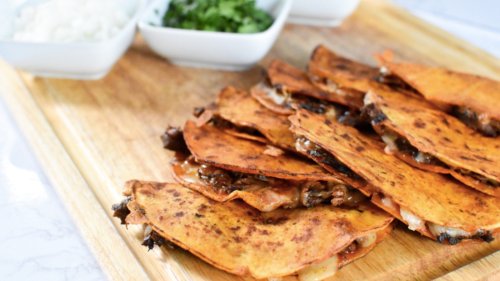 Slow Cooker Birria De Res Tacos Recipe