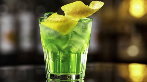 The Fruity Liquor That Makes A Boozy Baja Blast-Tasting Cocktail At Home