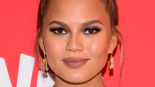 How Chrissy Teigen Adds A Bit Of Crunch To Mashed Potatoes