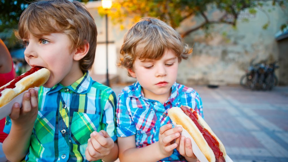 The Real Reason You Should Avoid These $1 Hot Dogs