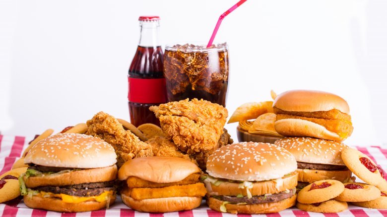 Sneaky Ways Fast Food Restaurants Are Scamming You - Mashed