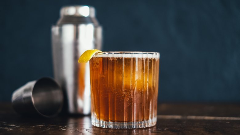 Classic Cocktails You Should Know How To Make