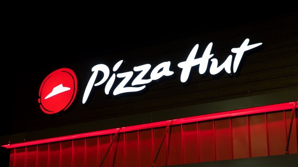 The Weirdest Menu Items In Pizza Hut History - Mashed