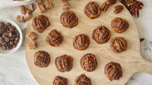 Mouth-Watering 4 Ingredient Pretzel Turtles Recipe
