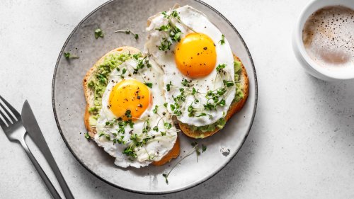 The Easiest Hack For Perfectly Crispy Fried Eggs