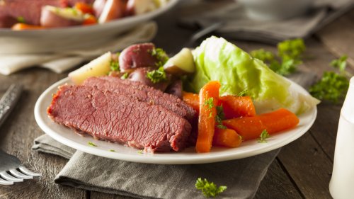 Mistakes Everyone Makes When Cooking Corned Beef And Cabbage