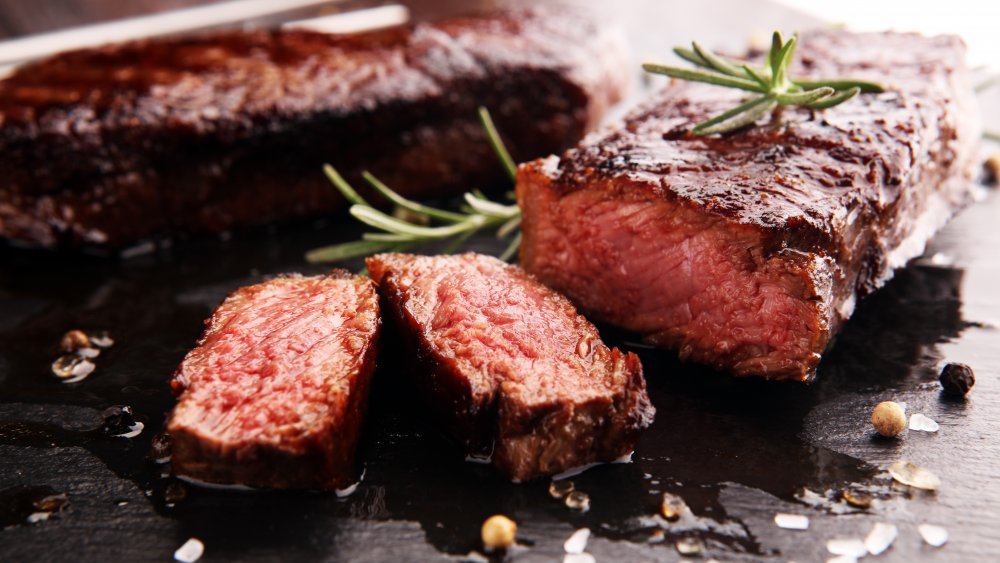 Mistakes We All Make When Eating Steak