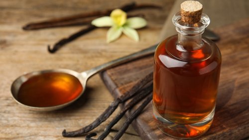 Why You Should Stick To Imitation Vanilla Extract For Baked Goods