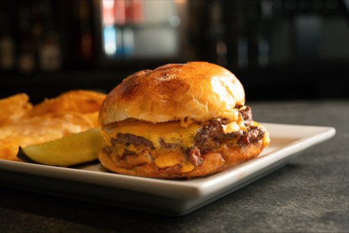Free smash burgers, $1 wings among March Madness deals this weekend in Boston
