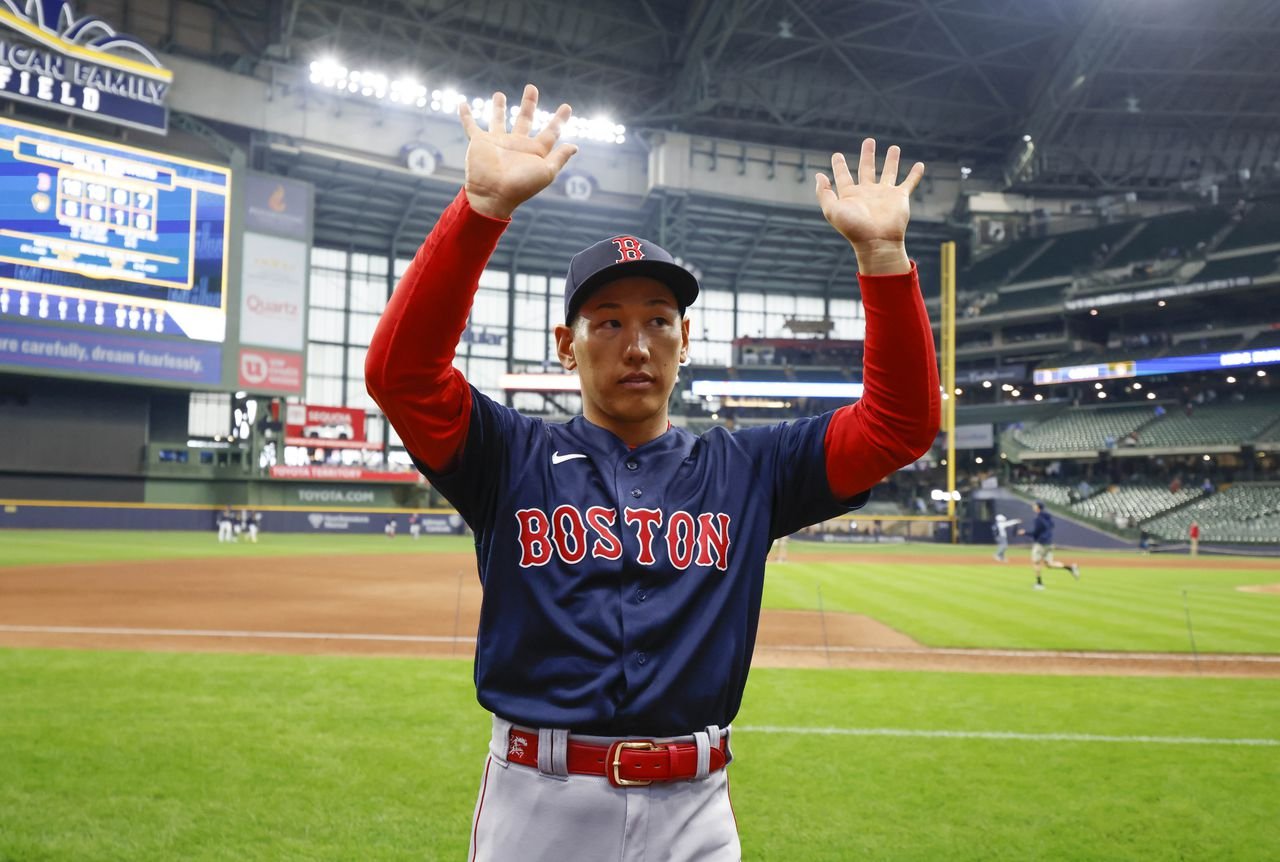 Masataka Yoshida proves to be big Bryce Harper fan and enjoys meet