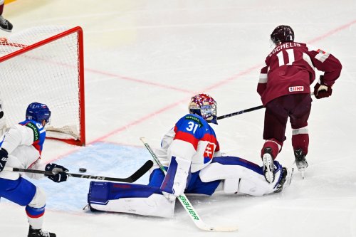 Bruins’ rising prospect was confused by praise from NHL legend
