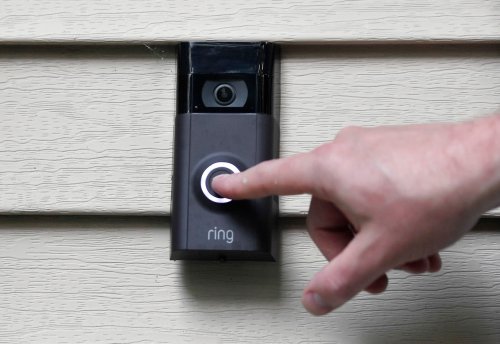 ‘DO NOT let them inside’: Police warn of company asking to use your bathroom