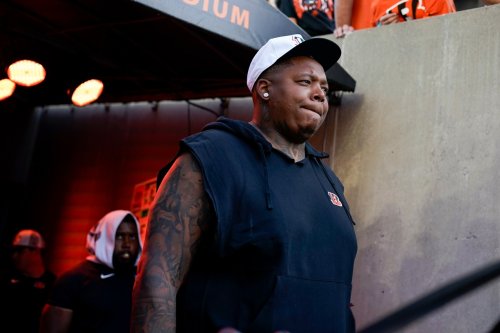 Former Pro Bowl tackle, New England Patriots champ signs with Texans