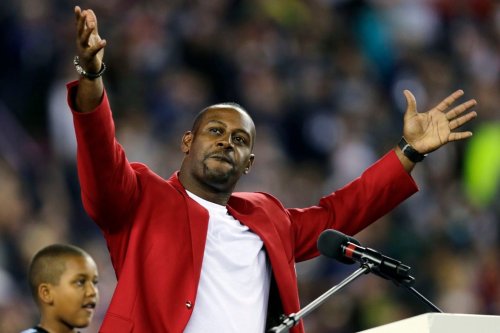 Here’s why Ty Law was angry and gave Patriots cornerbacks ‘a big thumbs down’