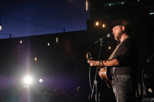 Country music star shocks fans with emotional cancer announcement