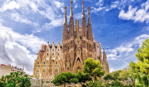 Follow This Guide To Catalan To Better Navigate Barcelona Like a Local