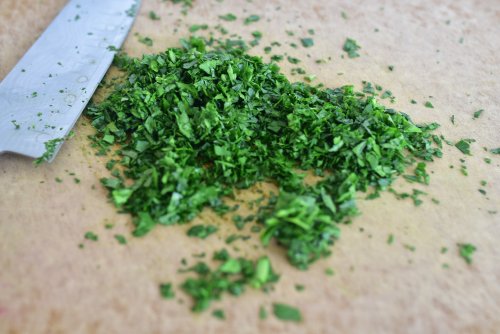 How to chop parsley - Maureen Abood