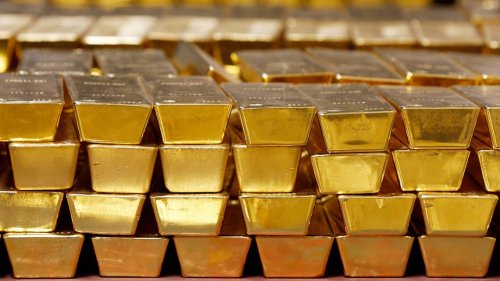 Airport cargo handler stole $224,000 in gold and buried some in CA backyard, feds say