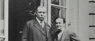 The Strange Friendship Between Harry Houdini and Sir Arthur Conan Doyle