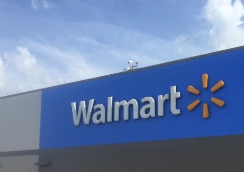 Walmart confirmed Thursday that it plans to raise hourly wages for more than 565,000 store workers by at least $1 ahead of the holiday shopping season